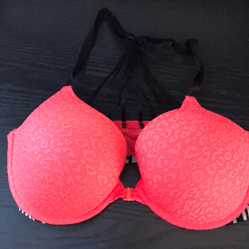 Pink vs bra. 💕